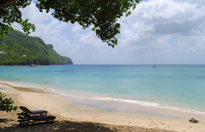 RoamRight shares these tips for Island Hopping in St. Vincent and the Grenadines