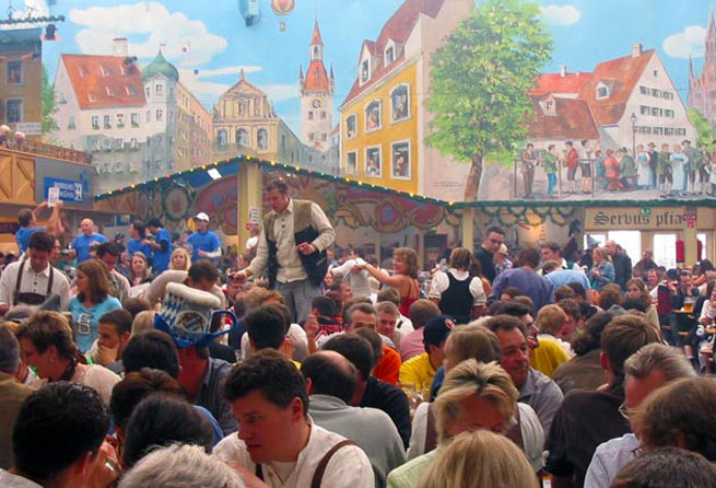 RoamRight shares these Tips For First Time Visitors To Oktoberfest