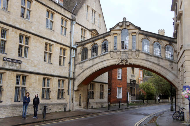Oxford is a city in central southern England. It is the county town of Oxfordshire and forms a district within the county. CT