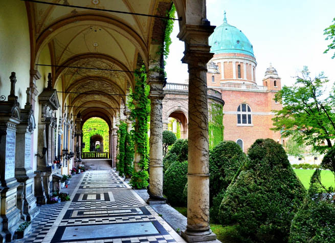 The Mirogoj Cemetery is a cemetery park that is considered to be among the more noteworthy landmarks in the City of Zagreb. CT