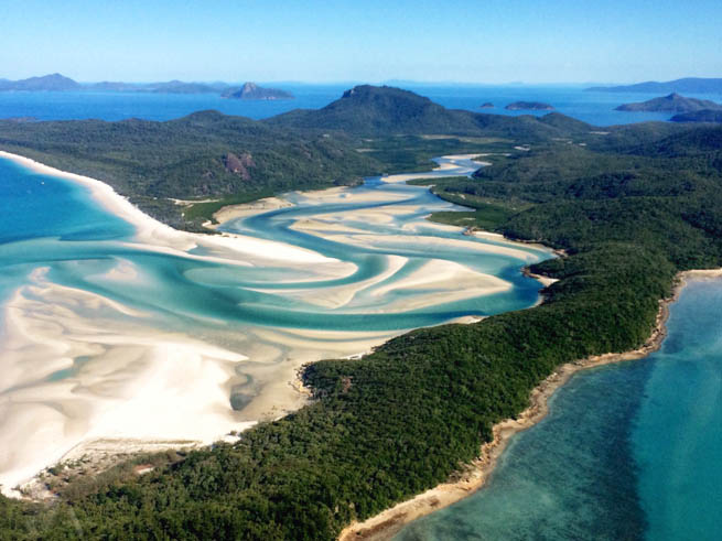 Whitsunday Islands are a collection of continental islands of various sizes off the central coast of Queensland, Australia CT