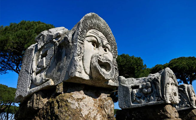 Image of ruins in Italy. RoamRight suggests these ideas for making a trip to Italy enjoyable in the summer.