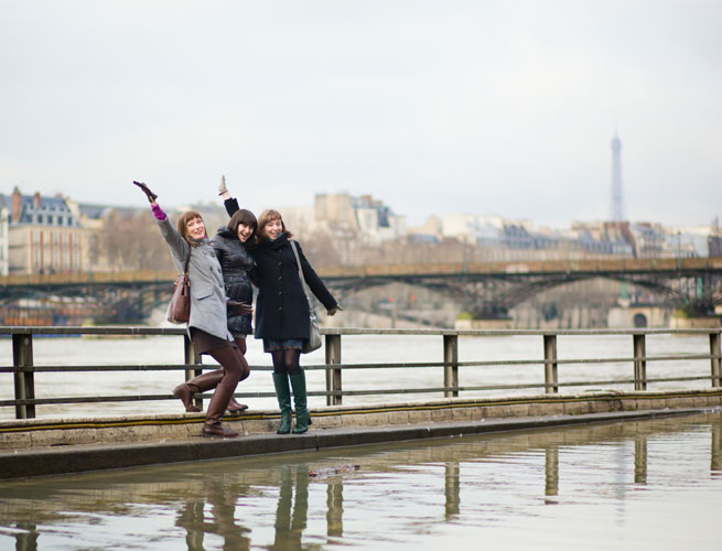 There are many American expats living in Paris, France. Choosing to become an expatriate means that you'll need to adjust to the local area. Here are some tips to ease the transition.