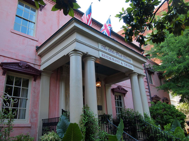 Savannah Content Pink House RoamRight gives these tips for A Self-Guided Food Tour of Savannah