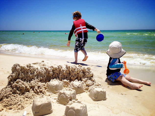 Start your next family trip to the beach on the right foot with these great packing tips.